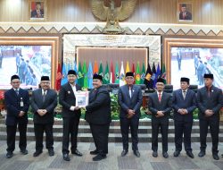 BPK Sumbar Serahkan LHP LKPD 2023, Saat Paripurna DPRD Sumbar, Sumbar Kembali Raih Opini WTP