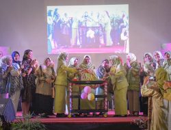 HUT ke-23 FKIKSP, Dirut Semen Padang: Istri Karyawan Agar Mantapkan Fungsi Limpapeh di Rumah Nan Gadang