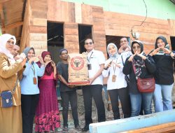 Semen Padang Salurkan Bantuan Perbaikan 59 Unit Rumah di Kota Padang