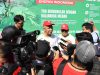 Dirut PT Semen Padang, Asri Mukhtar Bersama Karyawannya Tanam Kaliandra Merah Guna Gantikan Energi Batu Bara