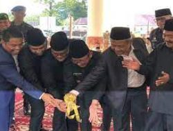 Wako Hendri Septa Resmikan Kantor DPRD Padang