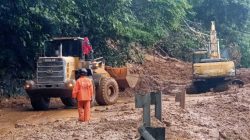 Bebaskan Jalan Padang-Solok dari Longsoran, Semen Padang Turunkan TRC