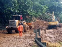 Bebaskan Jalan Padang-Solok dari Longsoran, Semen Padang Turunkan TRC