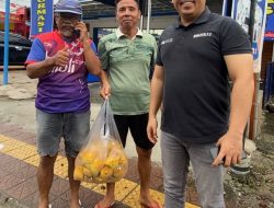 Politisi Gerindra Manufer Putra Firdaus Distribusikan Langsung Sarapan Pagi bagi Warga Terdampak Banjir di Kota Padang