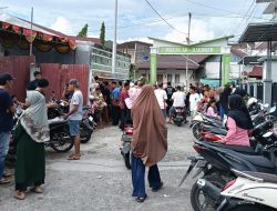 Pengurus Masjid Ar-Raudhah Kampung Lapai Bagikan 900 Kantong Lebih Daging Kurban, Sembelih 12 Ekos Sapi di Idul Adha 2025