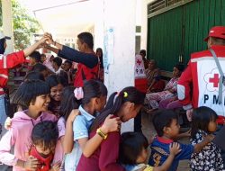 PMI Sumatera Barat Hiburi Anak-Anak di Kampung Langgai dan Batu Bala Pasca Bencana