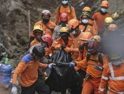 SAR Kota Padang Temukan 11 Orang Pendaki Gunung Marapi Meninggal  