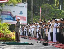 Pererat Ukhuwah, PT Semen Padang Ajak Warga Salat Iduladha di Plaza Kantor Pusat