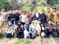 Tim PkM Fisika UNP Inisiasi Pembuatan Peta Geowisata Hutan Batu Desa Lumindai