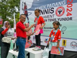 Dirut PT Semen Padang Tutup Kejurnas Tenis Junior