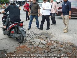 Tinjau Jalan Berlobang dan Drainase di Kota Padang, Hendri Septa : Segera Kita Perbaiki
